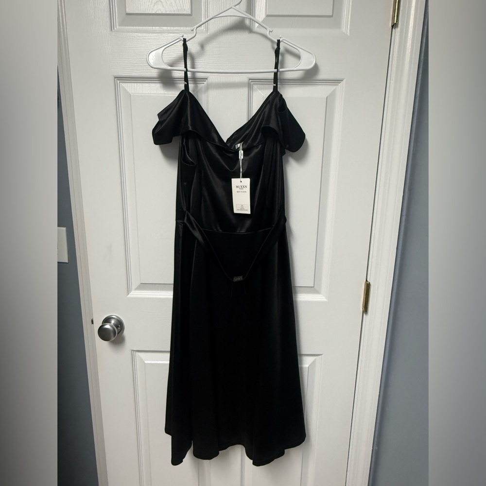 Elegant Strapless Black Dress